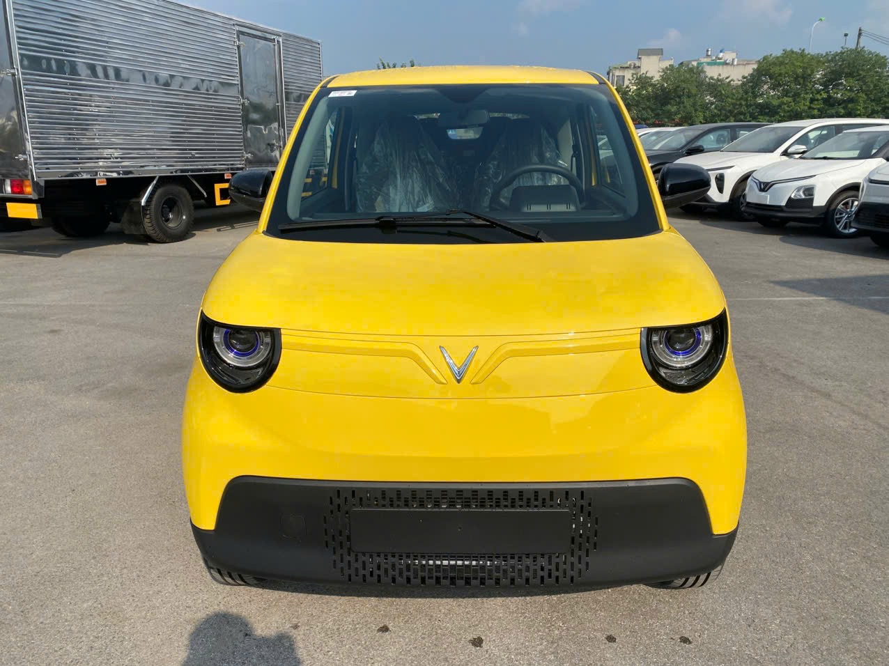 đầu xe vf2 màu vàng
